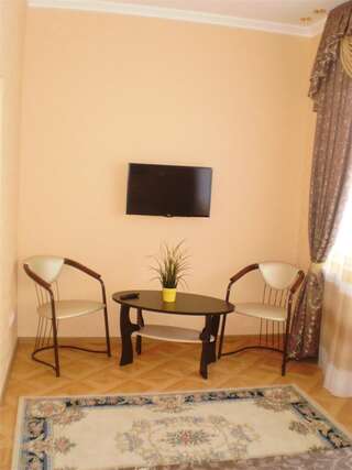 Гостиница Мира Ростов-на-Дону Двухкомнатный люкс-2